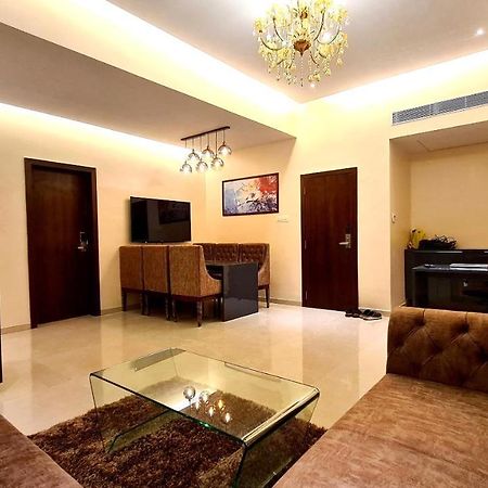 Galaxy Club & Hotel บิจาปุร์ ภายนอก รูปภาพ