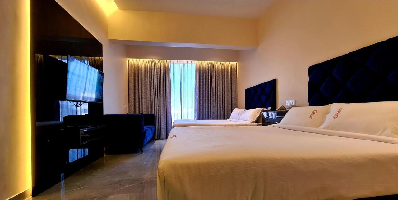 Galaxy Club & Hotel บิจาปุร์ ภายนอก รูปภาพ
