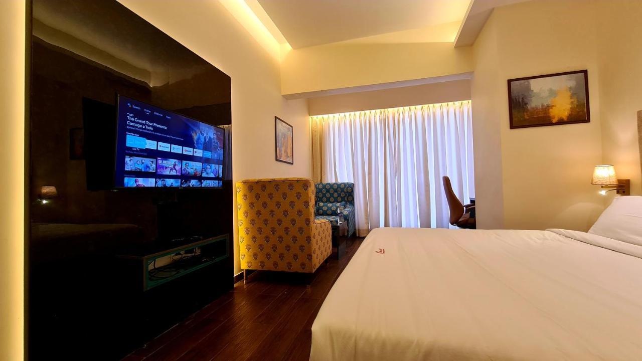 Galaxy Club & Hotel บิจาปุร์ ภายนอก รูปภาพ