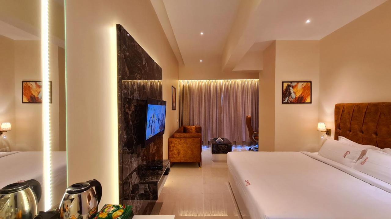 Galaxy Club & Hotel บิจาปุร์ ภายนอก รูปภาพ