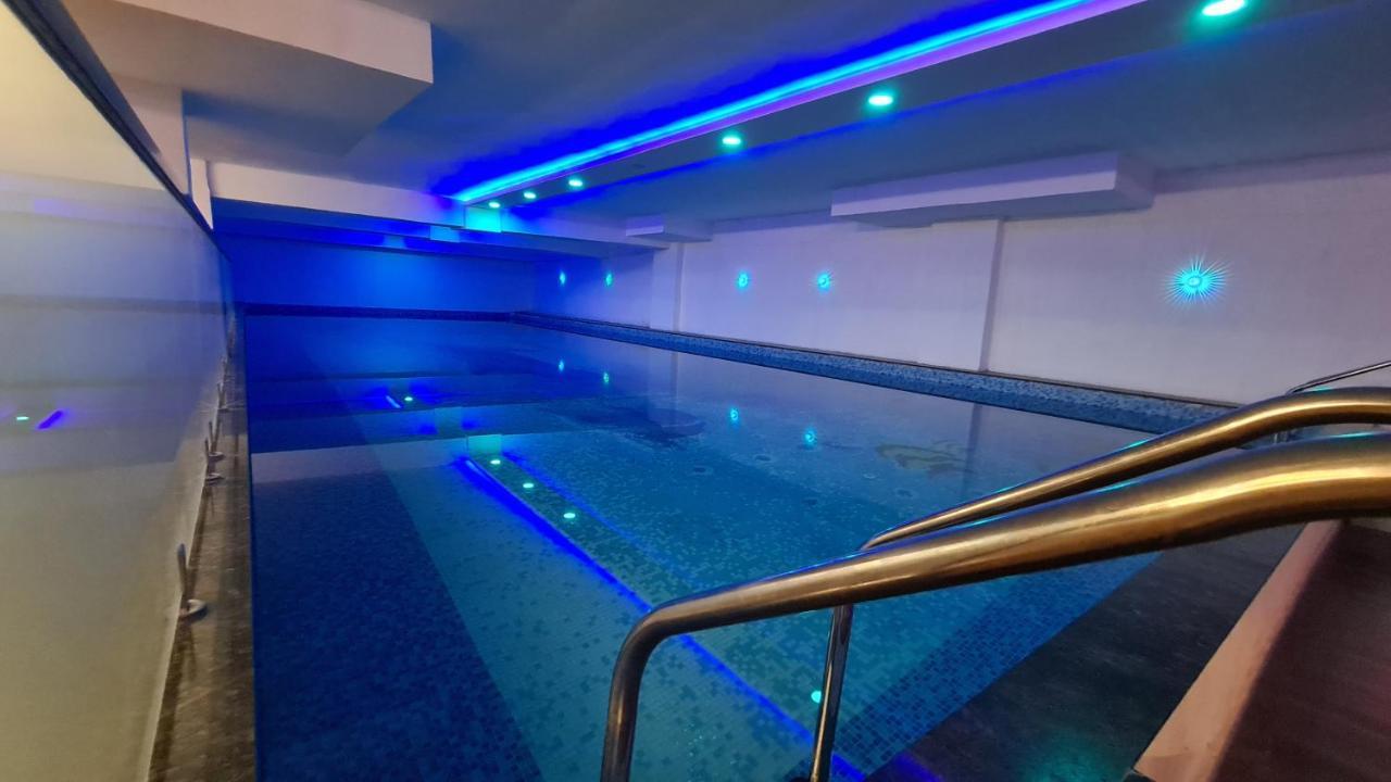 Galaxy Club & Hotel บิจาปุร์ ภายนอก รูปภาพ
