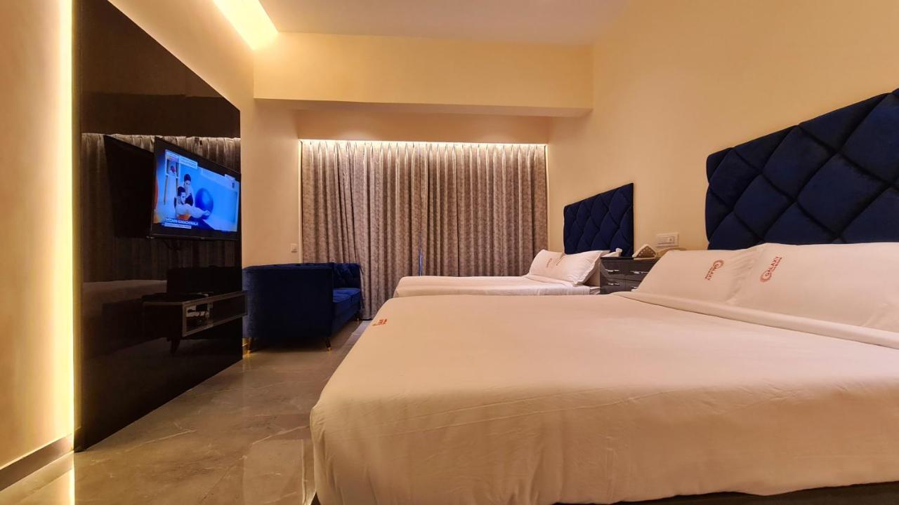 Galaxy Club & Hotel บิจาปุร์ ภายนอก รูปภาพ