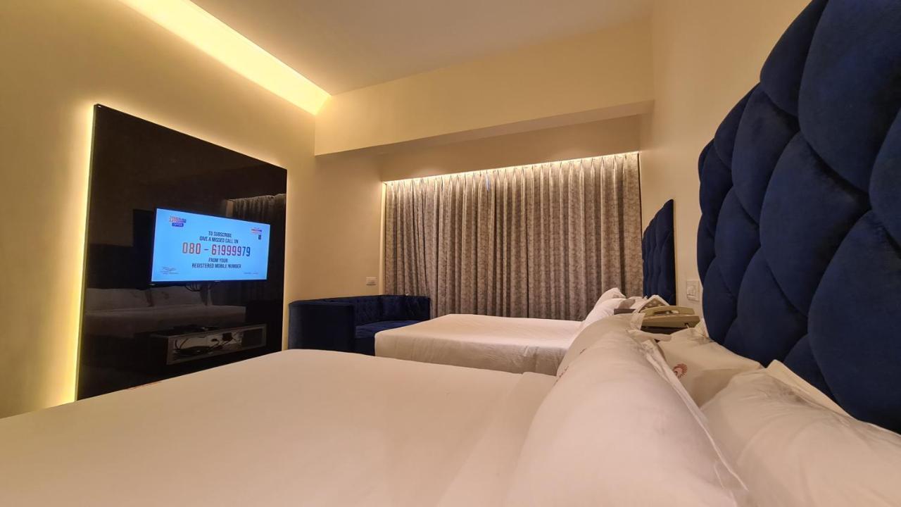 Galaxy Club & Hotel บิจาปุร์ ภายนอก รูปภาพ