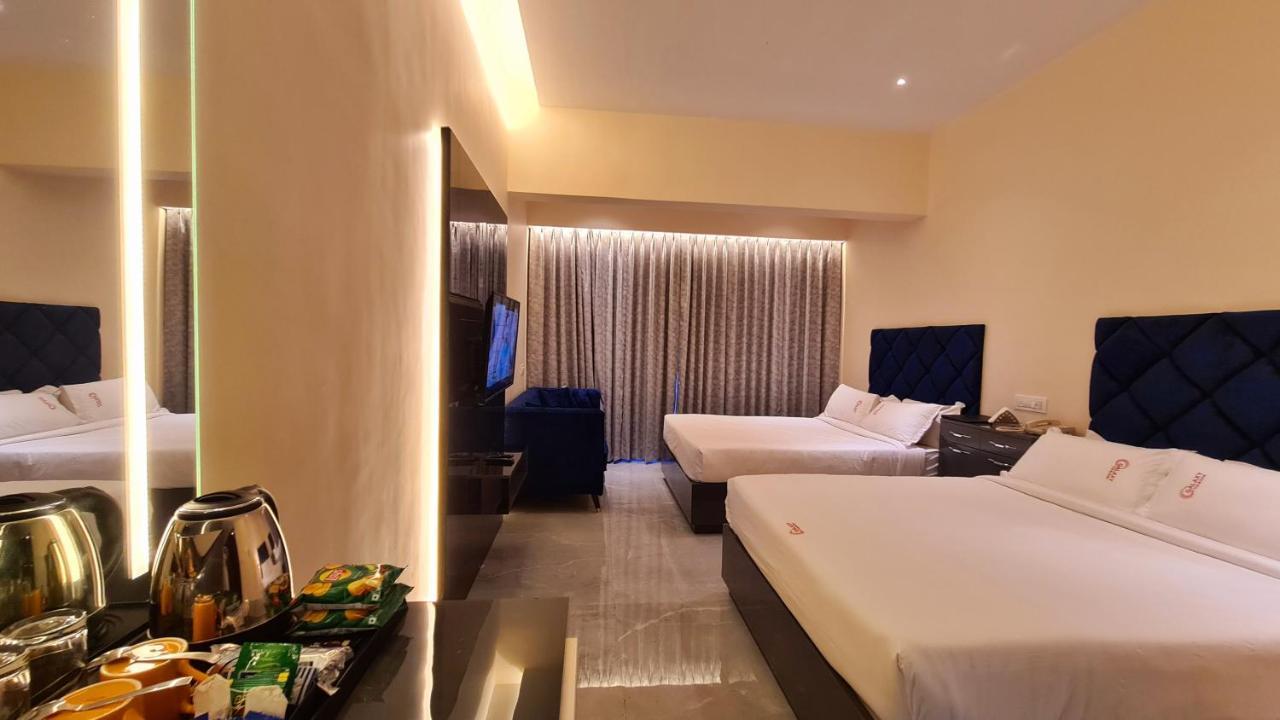 Galaxy Club & Hotel บิจาปุร์ ภายนอก รูปภาพ