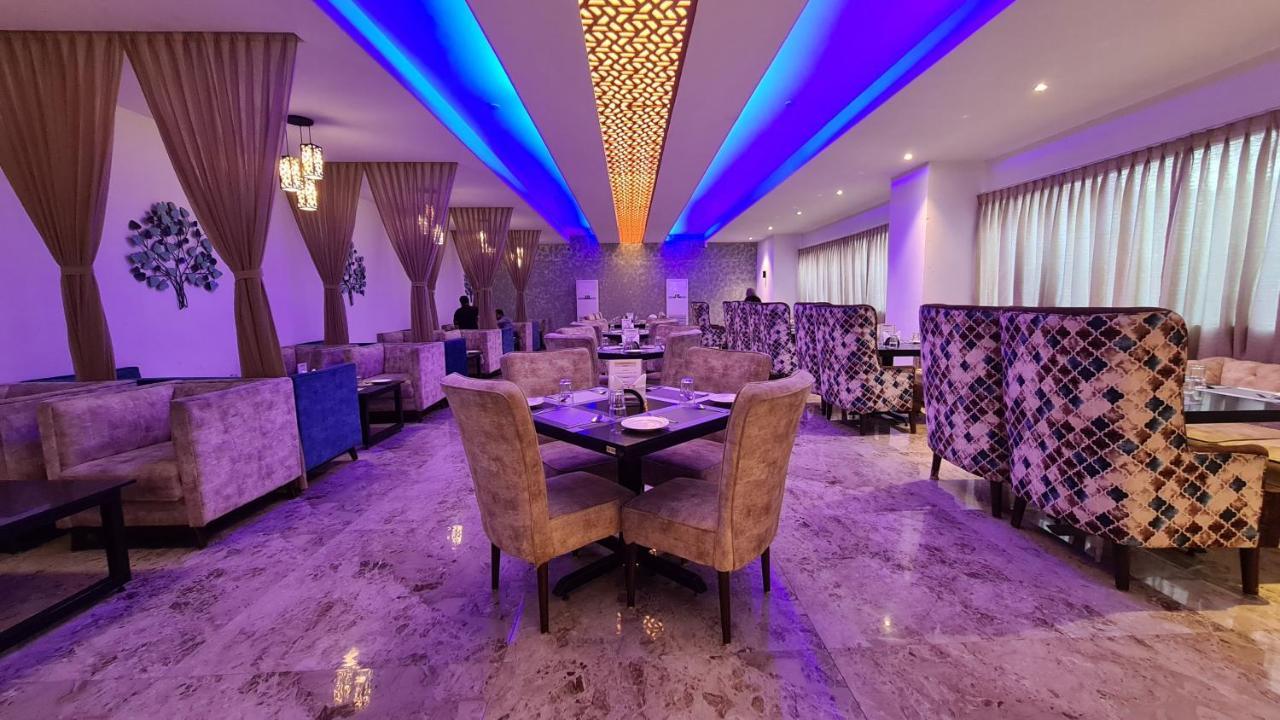 Galaxy Club & Hotel บิจาปุร์ ภายนอก รูปภาพ