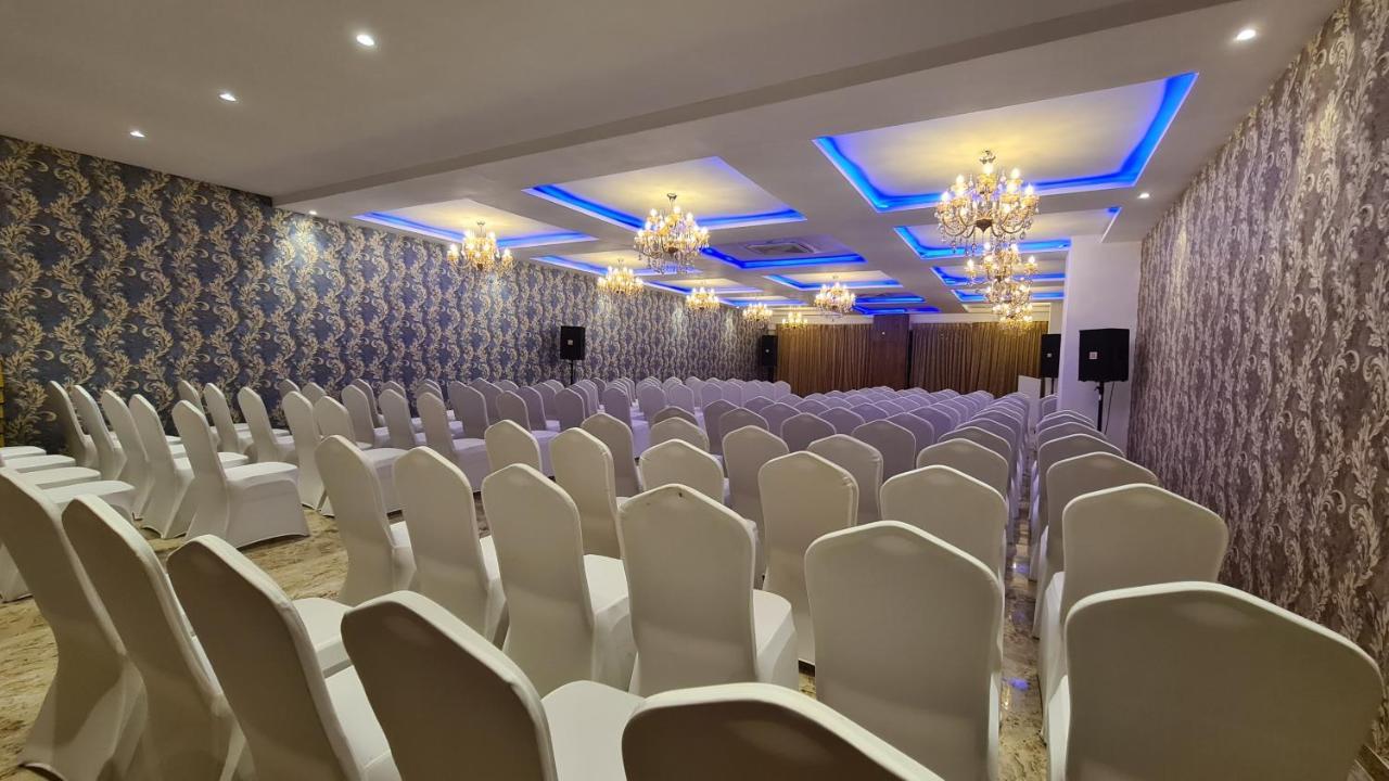 Galaxy Club & Hotel บิจาปุร์ ภายนอก รูปภาพ
