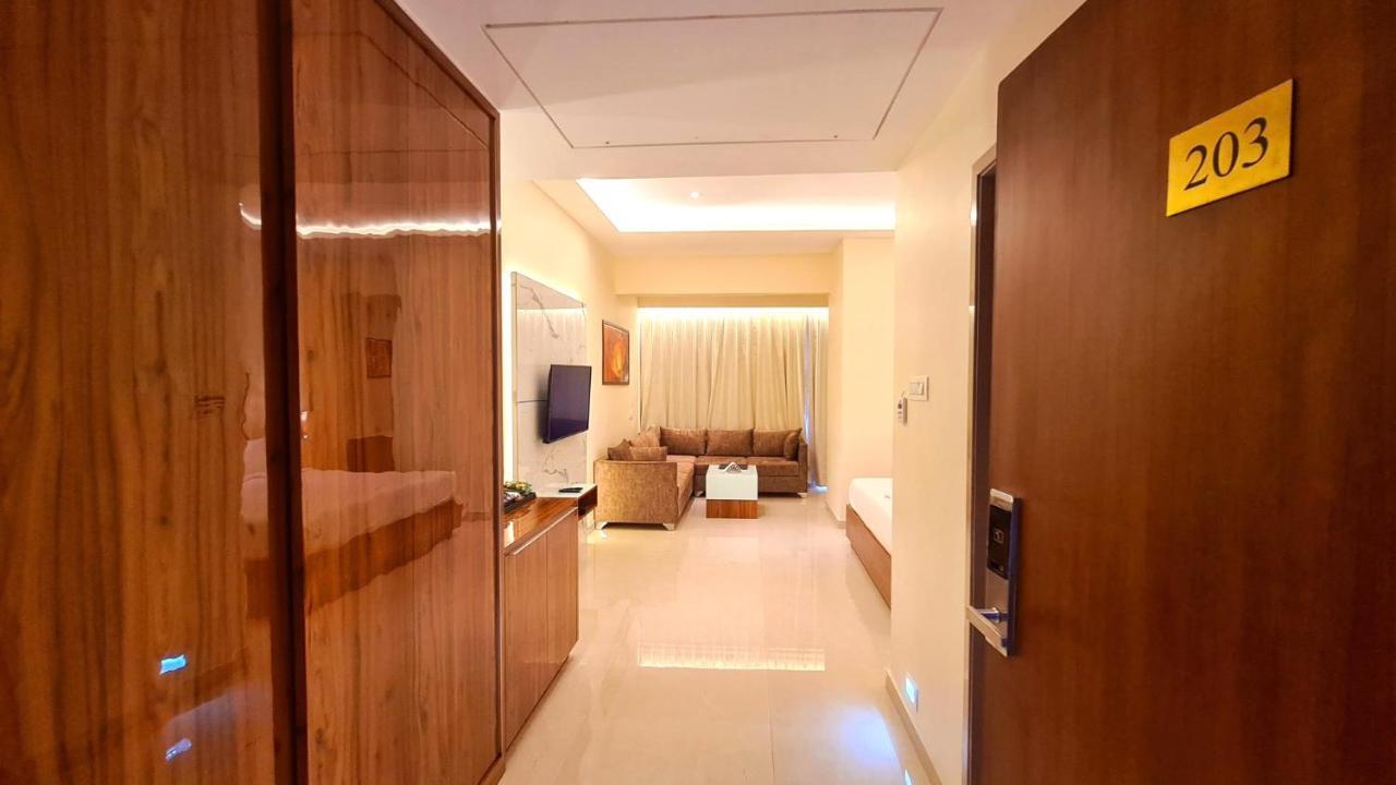 Galaxy Club & Hotel บิจาปุร์ ภายนอก รูปภาพ