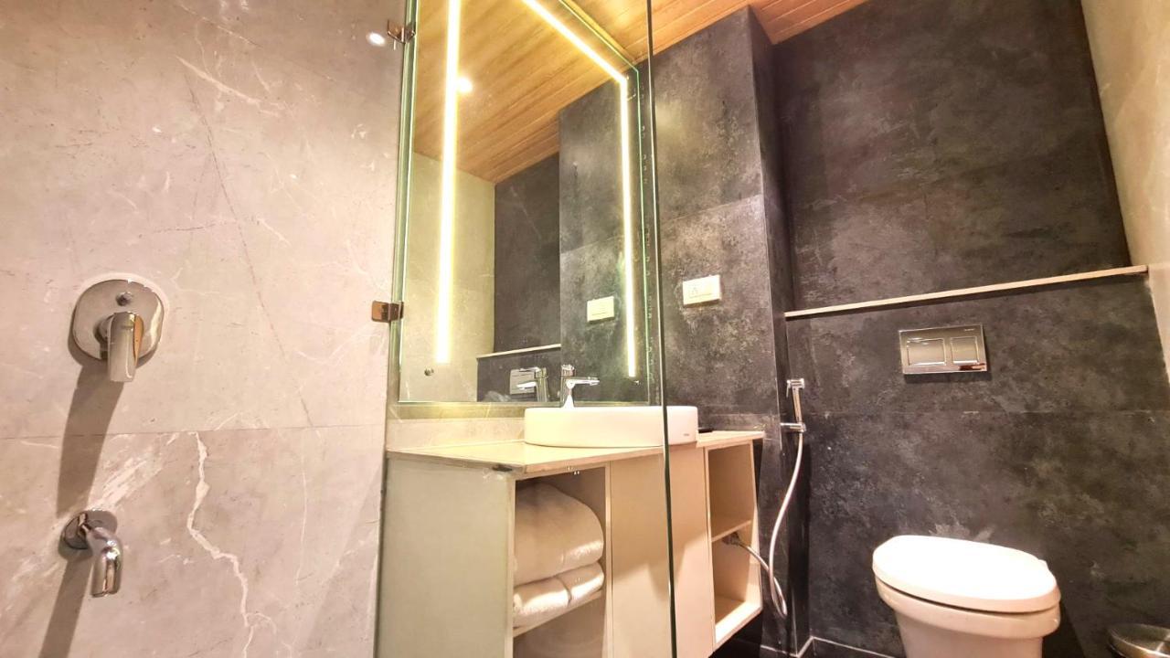 Galaxy Club & Hotel บิจาปุร์ ภายนอก รูปภาพ
